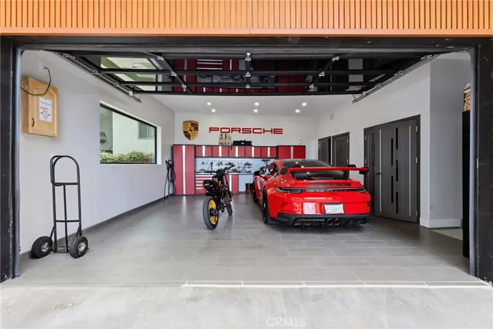 Garage (car not included)