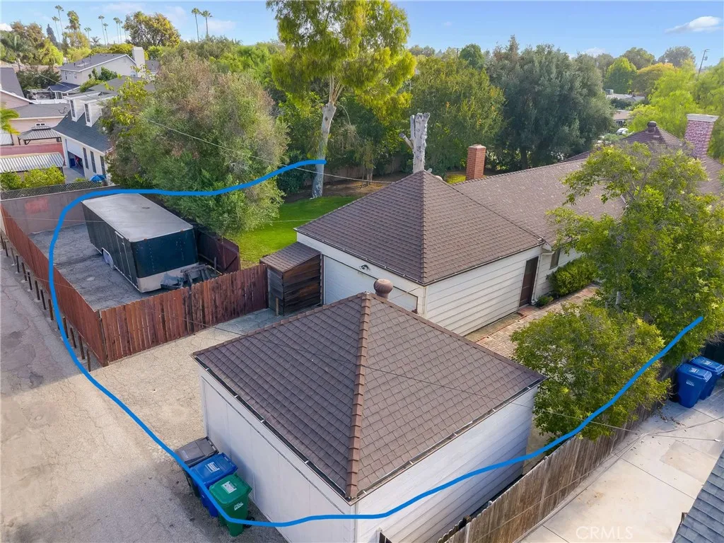 Blue line is just to show property- not property lines Blue line is just to show property- not property lines