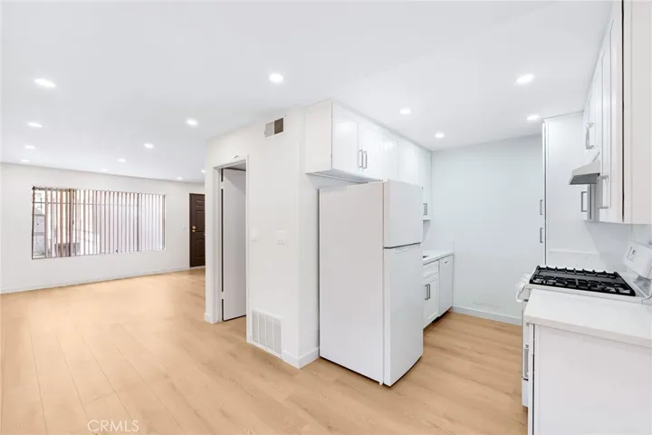 333 Riverdale Drive 14, Glendale, California 91204 — photo 5