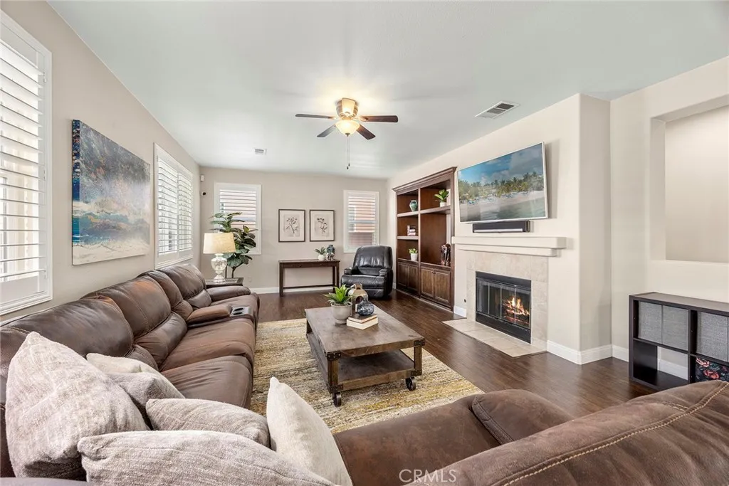 ONE MORE FAMILY ROOM SHOT... IMAGING EVERYDAY LIVING IS THE SPACE ONE MORE FAMILY ROOM SHOT... IMAGING EVERYDAY LIVING IS THE SPACE