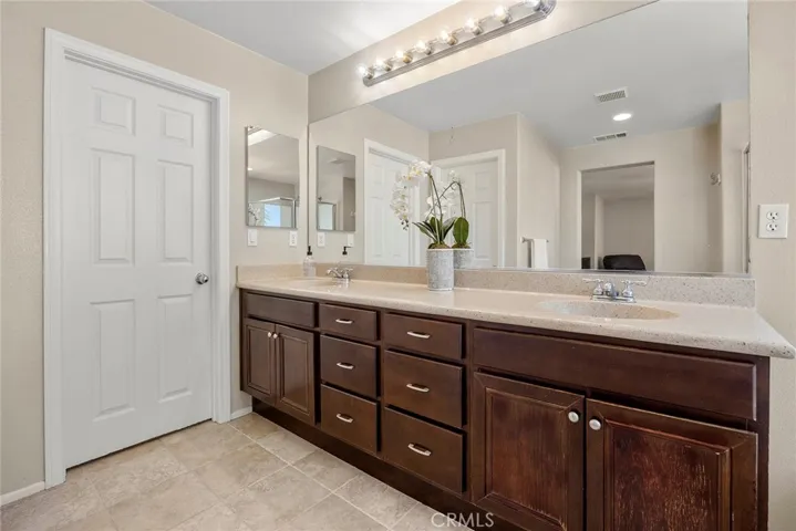 DOUBLE SINKS. LOTS OF COUNTER SPACE