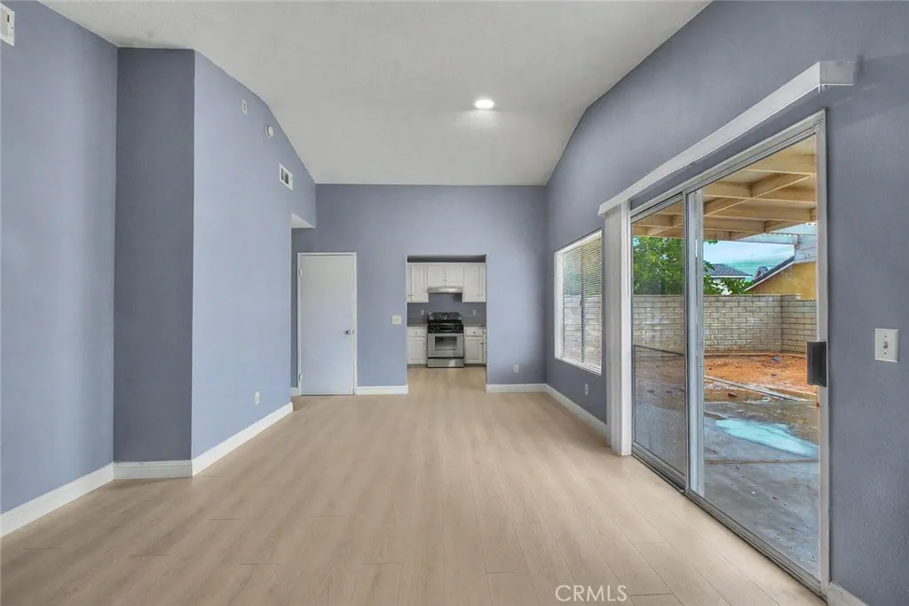 14320 Gateside Court, Victorville, California 92394 — photo 4