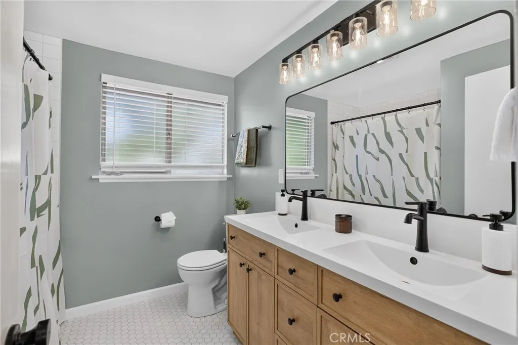 2nd Bathroom 2nd Bathroom