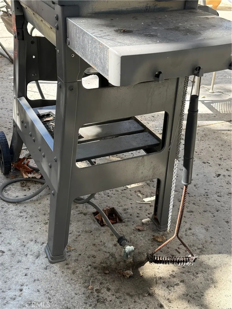 Gas line hook for alfresco dining. Gas line hook for alfresco dining.