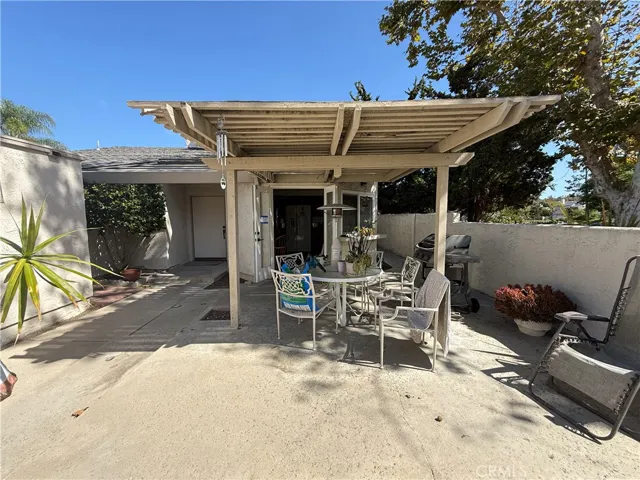 Spacious sunlit patio