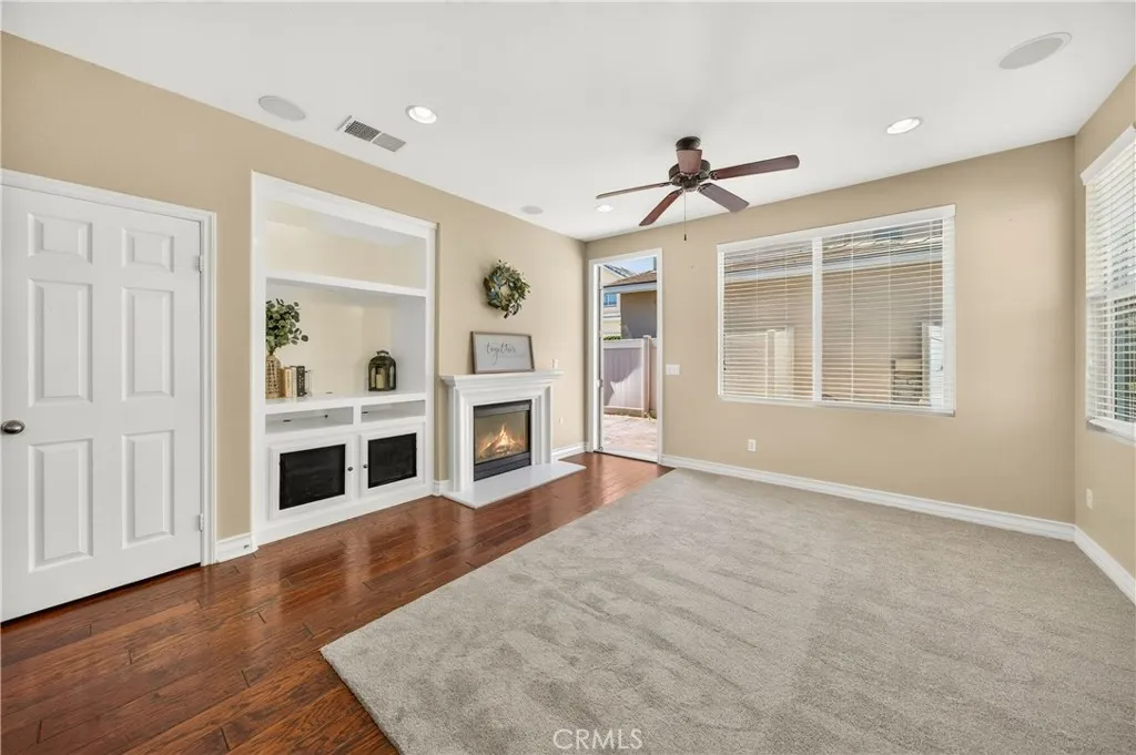 Family Room w/ Ceiling Fan Family Room w/ Ceiling Fan