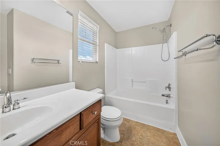 Hallway bath upstairs with shower/tub