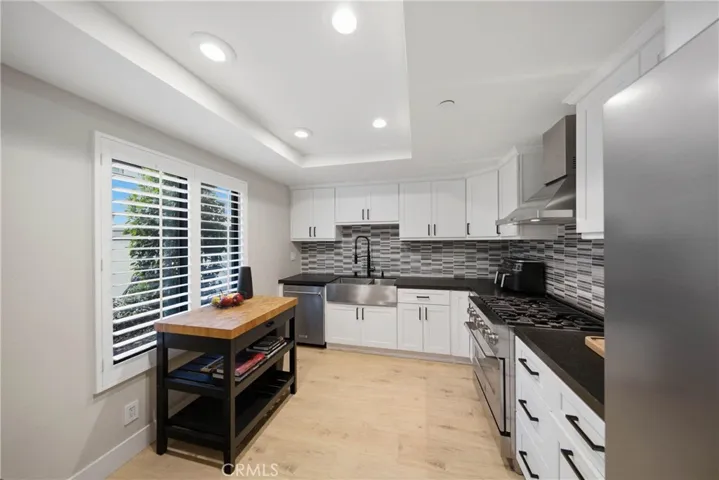 25 Canyon Island, Newport Beach, California 92660 — photo 4