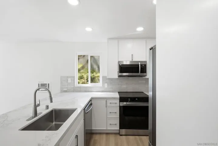 930 Via Mil Cumbres 151, Solana Beach, California 92075 — photo 5