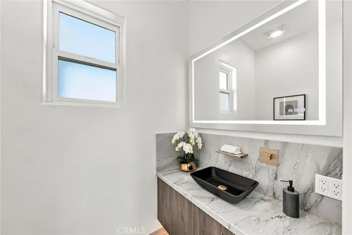 1/2 Bathroom