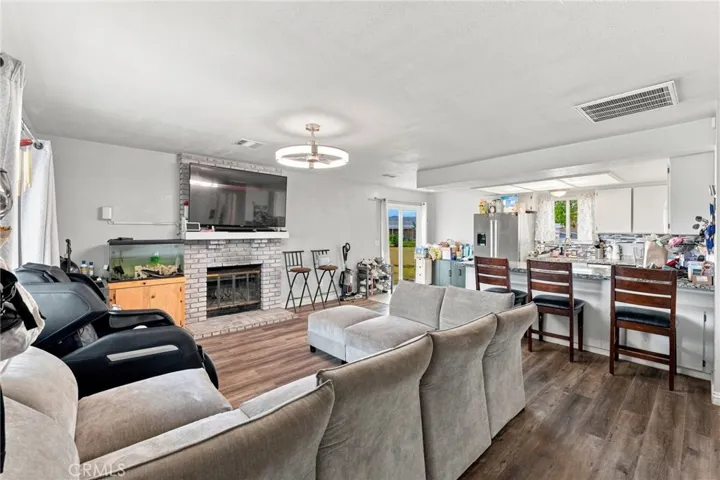 22889 Anoka, Apple Valley, California 92308 — photo 4