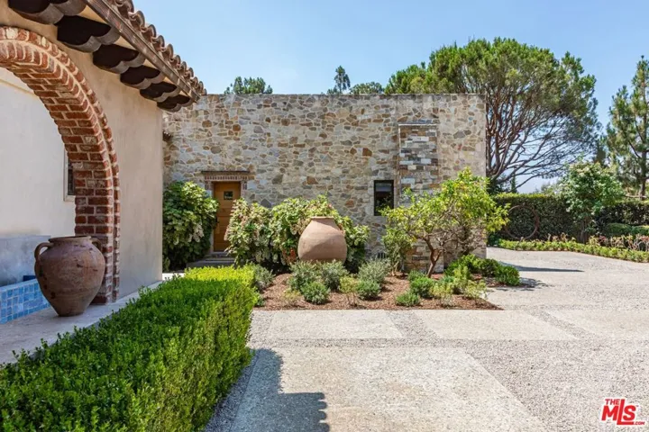 976 N Alpine Drive, Beverly Hills, California 90210 — photo 4