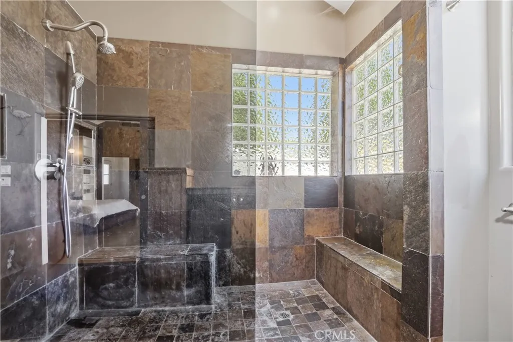 Oversized Multijet Slate Shower Oversized Multijet Slate Shower