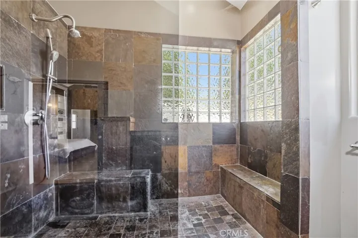 Oversized Multijet Slate Shower