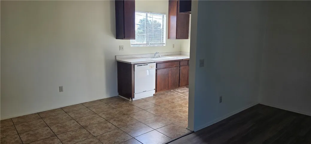 1319 Oakwood Drive 11, San Bernardino, California 92405 — photo 4