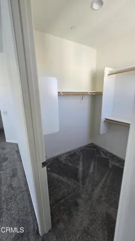 1000008758