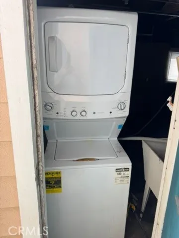 Washer and Dryer Located in Garage (separate door than garage door)