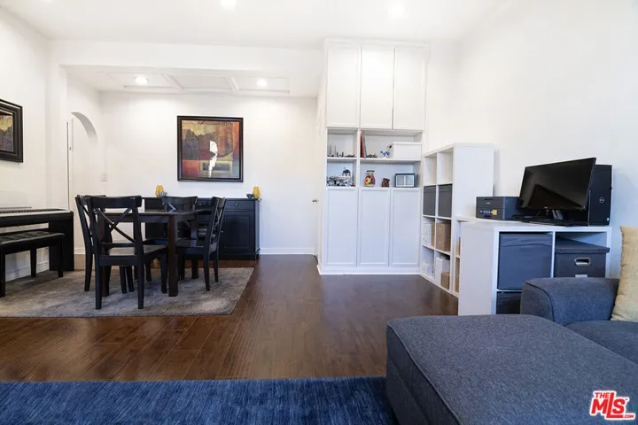 340 N Oakhurst Drive 205, Beverly Hills, California 90210 — photo 5