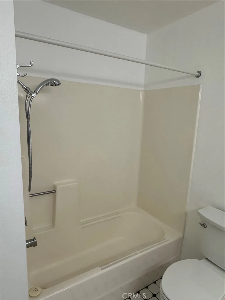 Hall/Guest Bath Hall/Guest Bath