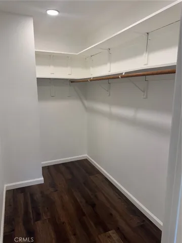 Walk-in closet Bed 1