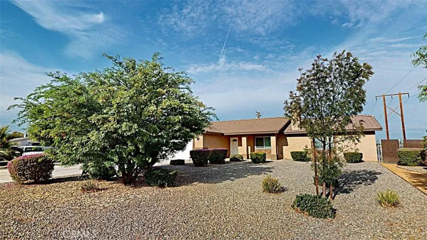 10882 Malgosa, Apple Valley, California 92308 — photo 4