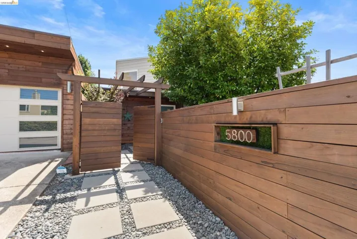 5800 Saint Paul Ct, Oakland, California 94618 — photo 4
