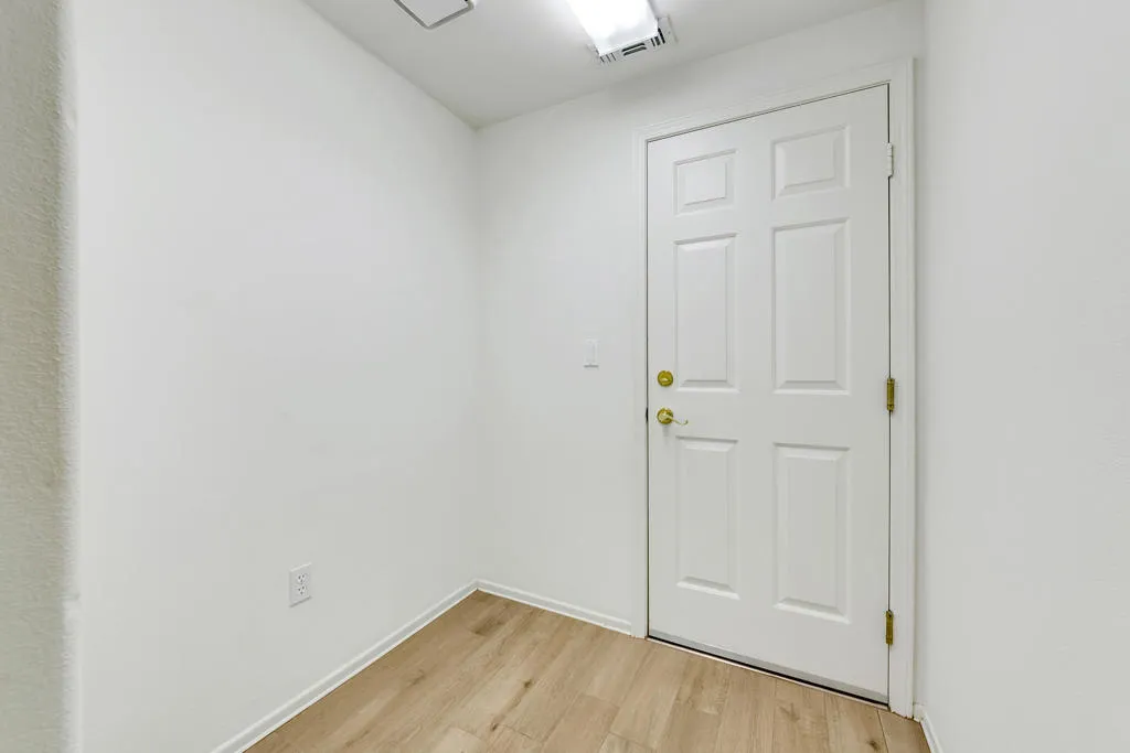 24 DIRTY ROOM FULL