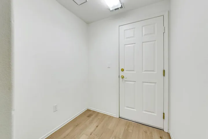 24 DIRTY ROOM FULL