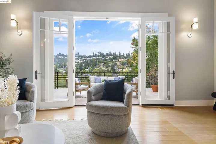 695 Florence, Oakland, California 94618 — photo 4