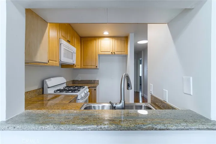 396 W Dryden Street 203, Glendale, California 91202 — photo 5