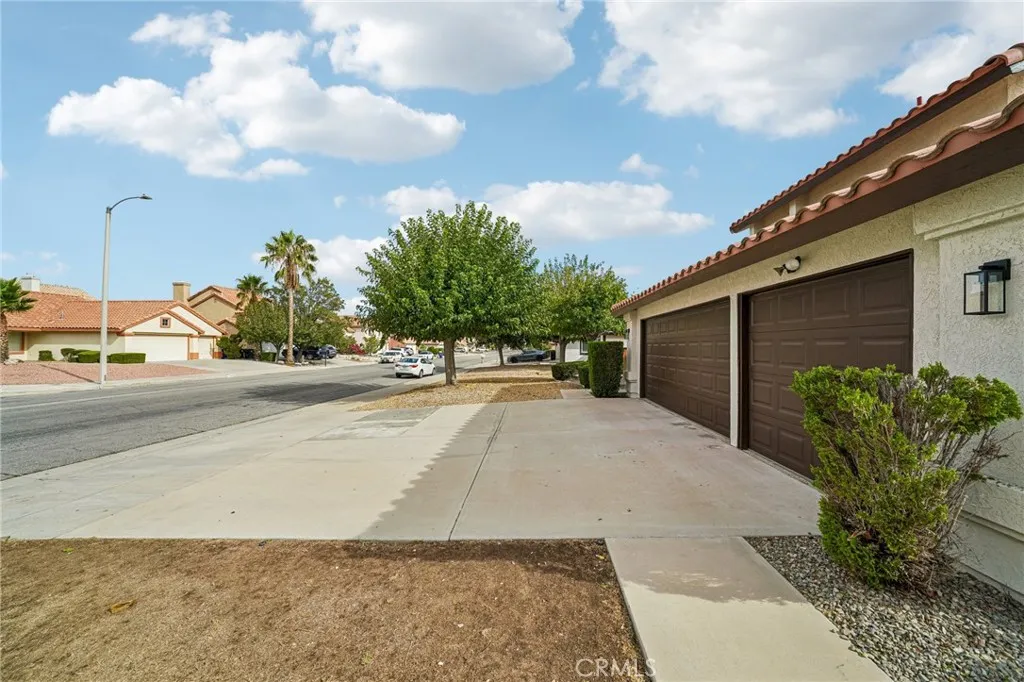 12549 Cobalt Road, Victorville, California 92392 — photo 5