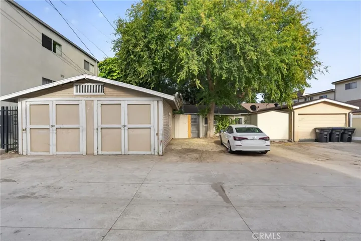 Two Car Garage and three car parking off Alley