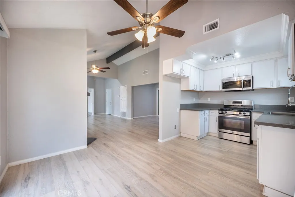 16262 Tokay, Victorville, California 92395 — photo 4