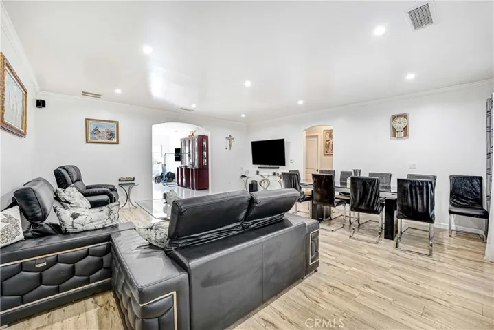 5854 Satsuma, North Hollywood, California 91601 — photo 5