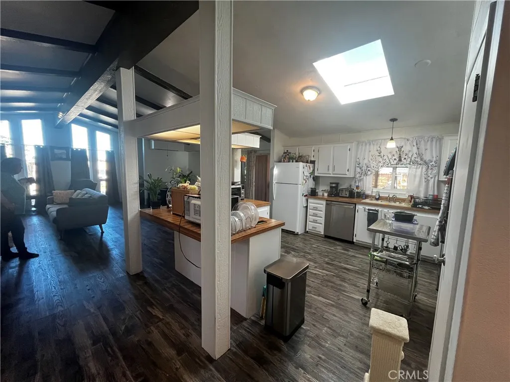 Open wall through kitchen.