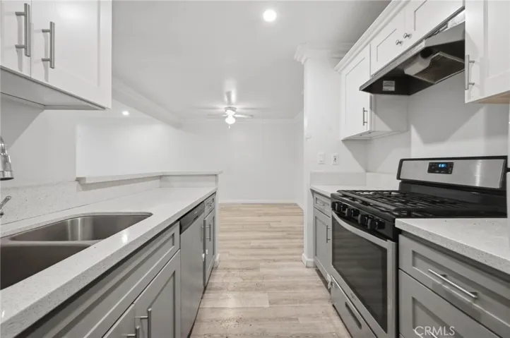 18620 Hatteras Street 206, Tarzana, California 91356 — photo 4