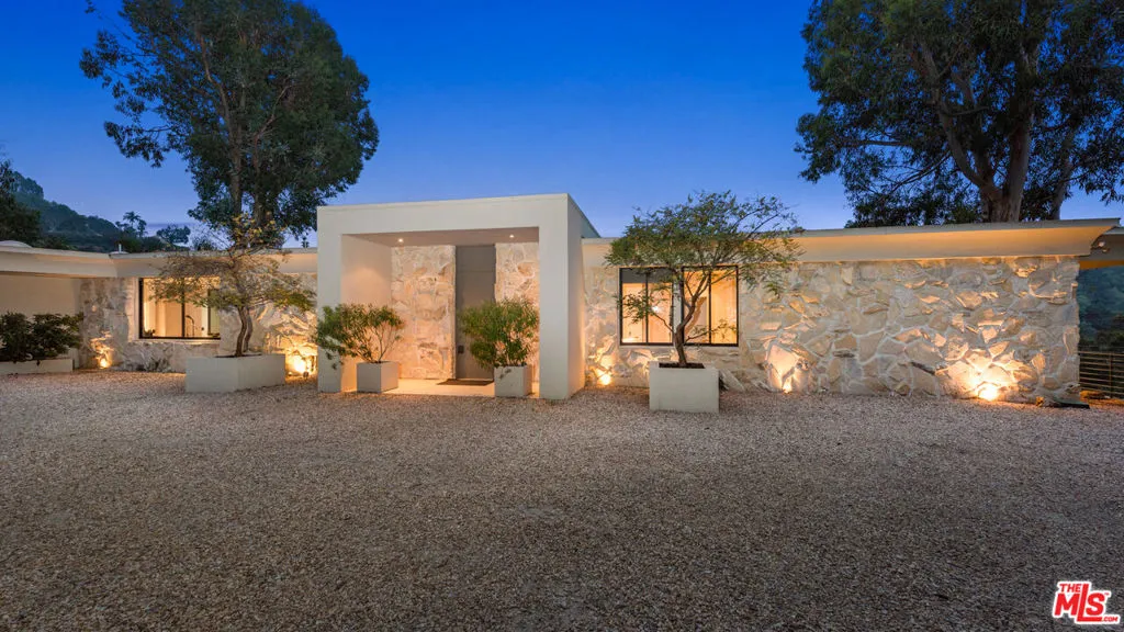 10556 Fontenelle Way, Los Angeles, California 90077 — photo 4