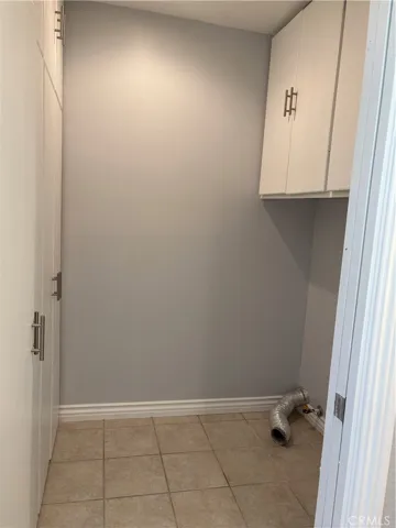 Laundry room with plenty of storage space
