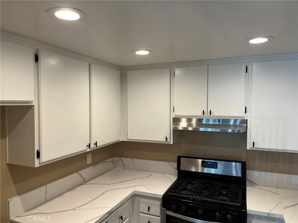 2321 Maryhelen, Corona, California 92879 — photo 4