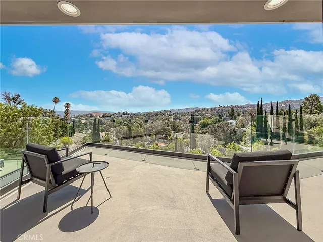 5130 Medina, Woodland Hills, California 91364 — photo 4