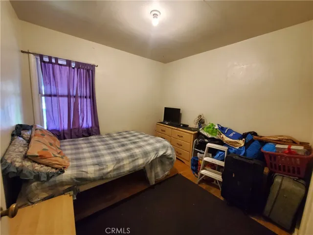 6850 Hesperia, Reseda, California 91335 — photo 4