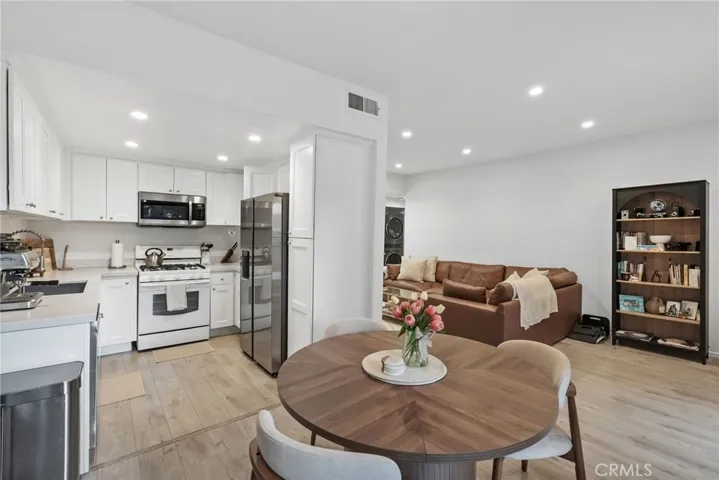 17914 Magnolia Boulevard 135, Encino, California 91316 — photo 4
