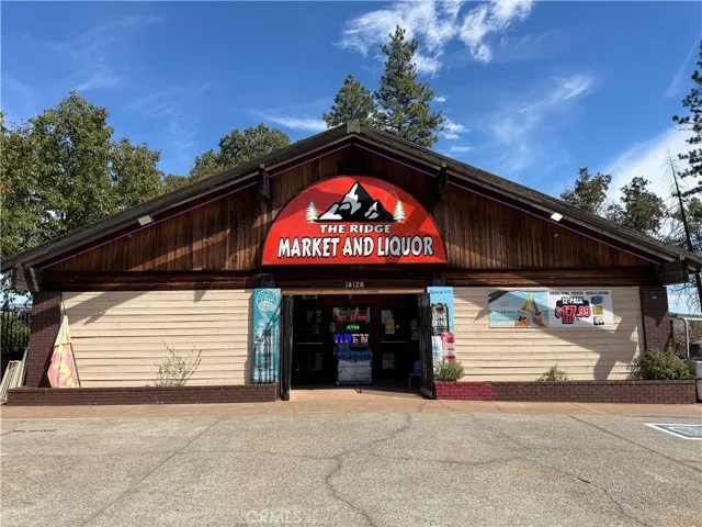 Store Front-14 parking Spaces