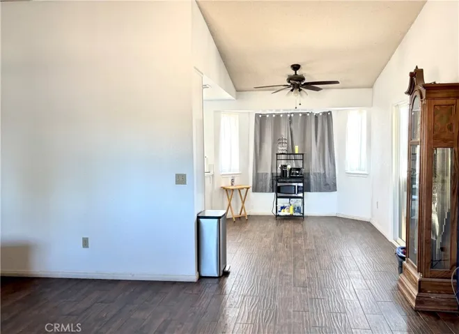 18805 Yucca, Hesperia, California 92345 — photo 4