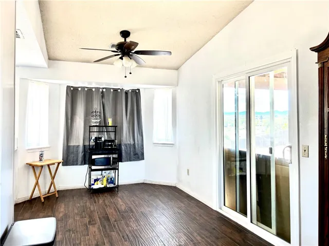 18805 Yucca, Hesperia, California 92345 — photo 5
