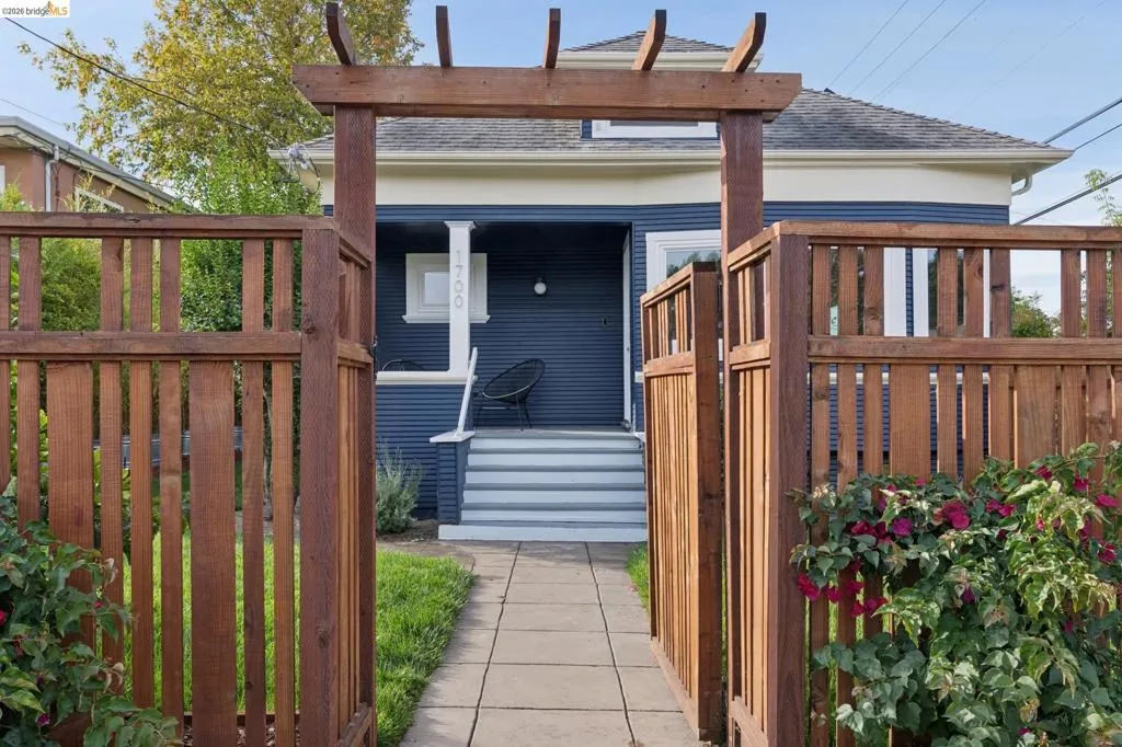 Redwood Gate entry