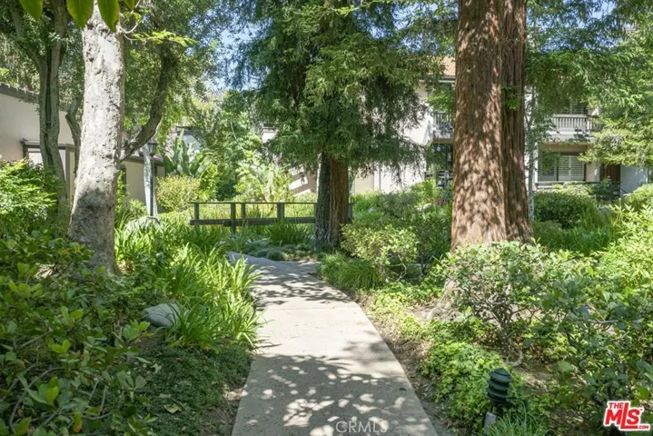 21901 Burbank 197, Woodland Hills, California 91367 — photo 4