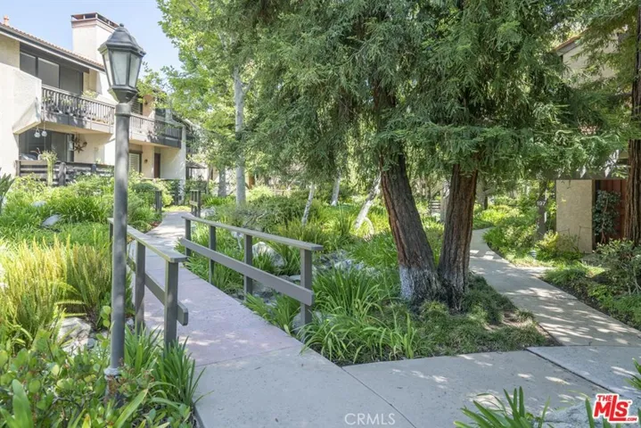 21901 Burbank 197, Woodland Hills, California 91367 — photo 5