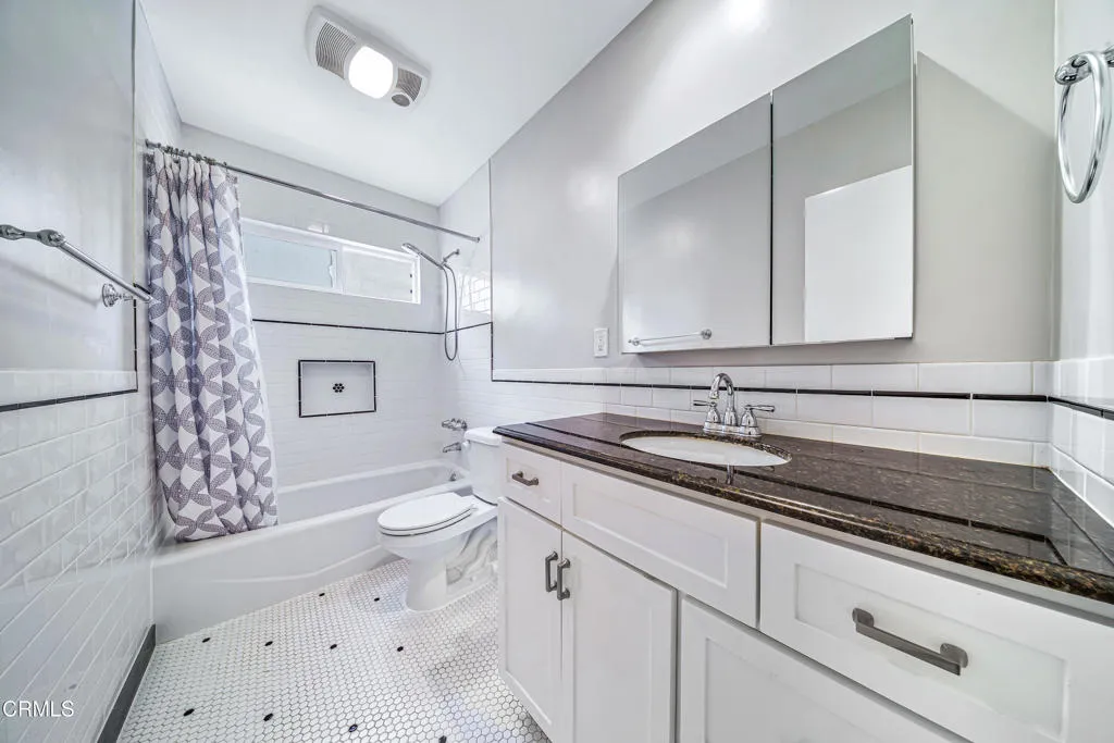 590 N Los Robles Bathroom