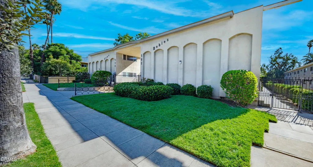 590 Los Robles